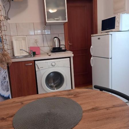 Studio Ap ,Nini' Supetar Εξωτερικό φωτογραφία