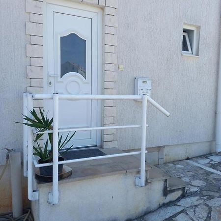 Studio Ap ,Nini' Supetar Εξωτερικό φωτογραφία