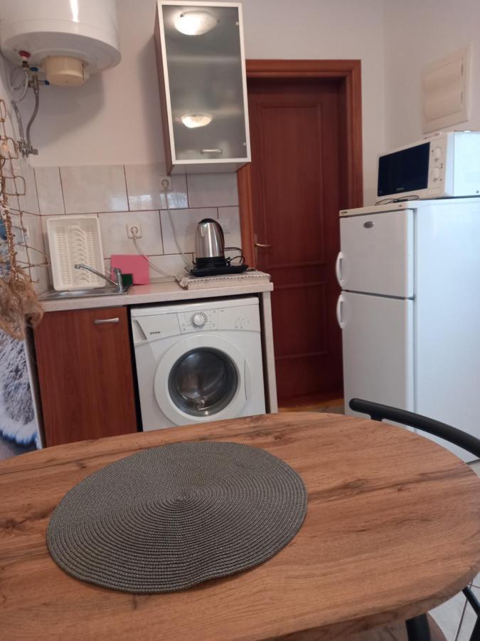 Studio Ap ,Nini' Supetar Εξωτερικό φωτογραφία