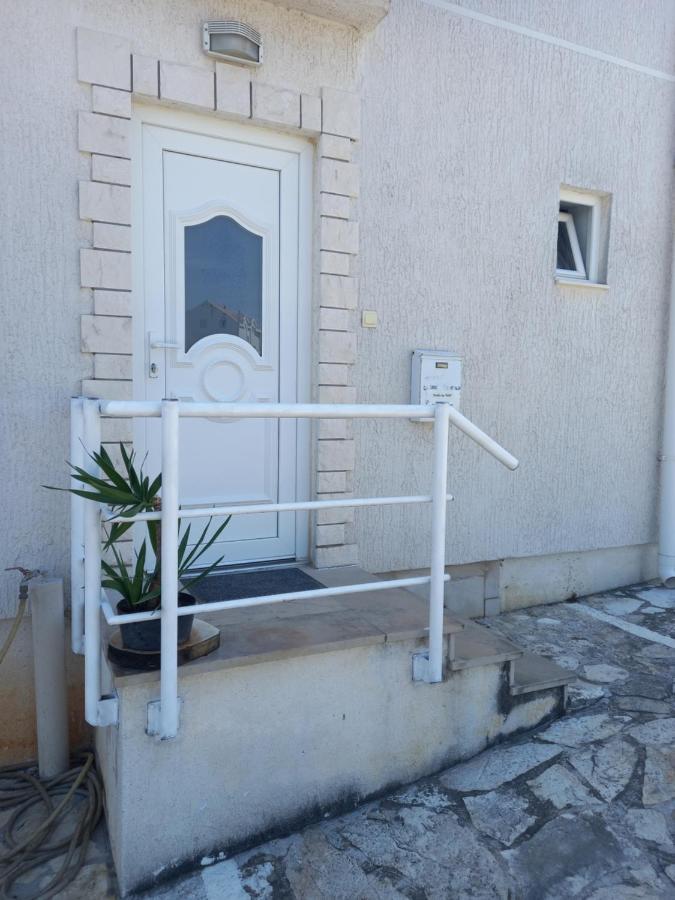 Studio Ap ,Nini' Supetar Εξωτερικό φωτογραφία
